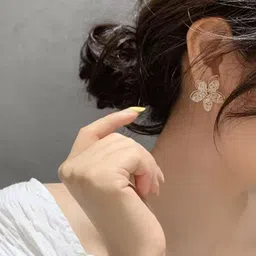 Nitant Floral Studs Earrings image 5