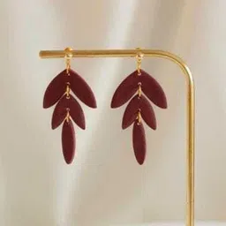 VMA PLAY FASHION Leaf Shaped Drop Earrings image 3