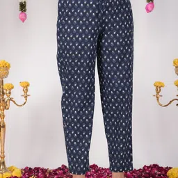 Aramya Floral Printed Straight-Fit Soft Cotton Mid-Rise Trousers-picture-21
