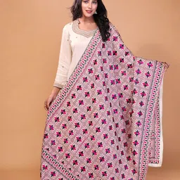 THE SHAWL STUDIO Star Palla Embroidered Phulkari Dupatta image 4