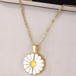 Estailo fashion Gold-Plated Floral Pendants with Chains-image-0