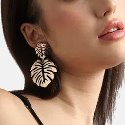 DressBerry Gold-Toned Gold Plated Leaf Shaped Drop Earrings image 4