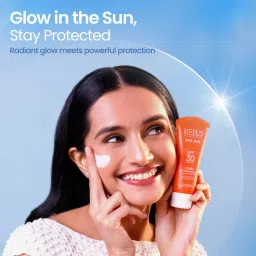 Lotus Herbals Safesun Ultrarx Glow Essence Sunscreen SPF 30 PA++++ image 3