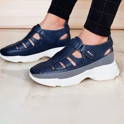 Bxxy Men Velcro Closing Shoe-Style Sandals image 4