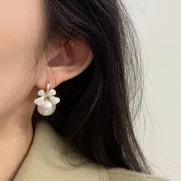 Estailo fashion Artificial Stone Studded And Pearls Beaded Bow Shaped Hoop Earrings image 2