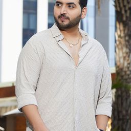 Instafab Plus Men Comfort Oversized Fit Spread Collar Textured Casual Shirt-picture-2