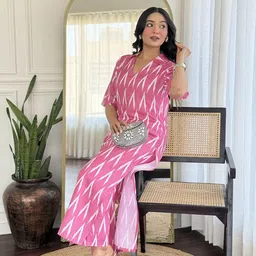 DIVASTRI Women Printed Regular Kurta with Trousers image 5