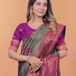 DIVASTRI Ethnic Motifs Woven Design Zari Banarasi Saree image 5