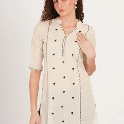 Missethic Women Ethnic Motifs Embroidered Thread Work Floral Khadi Kurta-picture-37