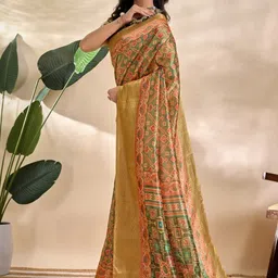 Yanthistore Ethnic Motifs Silk Blend Handloom Saree image 3