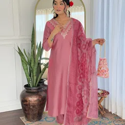 Happy Design Women Ethnic Motifs Embroidered Kurta with Trousers & Dupatta image 2