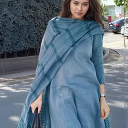 Aaghnya Women Viscose Rayon Solid Kurta Sets image 2