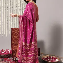 Varanga Ethnic Motifs Printed Thread Work Silk Kurta image 4