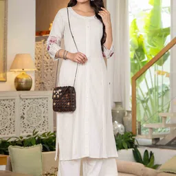 Pistaa Women Embroidered Regular Pure Cotton Kurta with Palazzos image 4