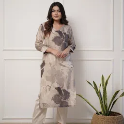 GoSriKi Floral Printed V Neck Straight Kurta With Trousers image 5