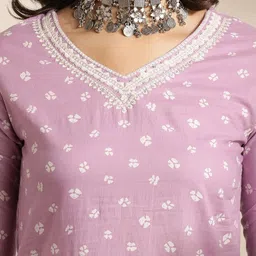 Sangria Floral Printed Thread Work Pure Cotton Straight Kurta with Trousers & Dupatta image 2