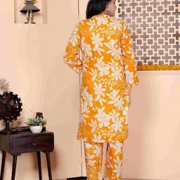 NAVYAAZRI Women Floral Printed Regular Pure Cotton Kurta with Trousers image 5