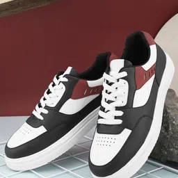 The Roadster Lifestyle Co Men Colourblocked Lace up Lightweight Sneakers-image-18