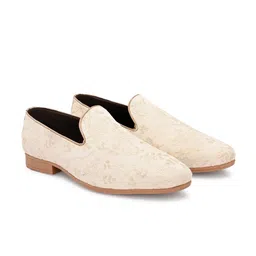 House of Pataudi Men Embroidered Round Toe Lightweight Slip-On Mojaris image 2