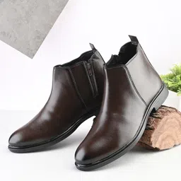 The Roadster Lifestyle Co. Men Round Toe Chelsea Boots-picture-24