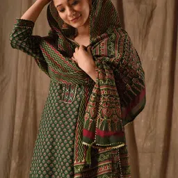 BAESD Women Floral Printed V-Neck Kurta with Palazzos & With Dupatta image 4