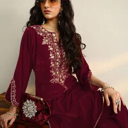 Libas Embroidered Notch-Neck Long Sleeves Velvet Tunic With Trouser-picture-12