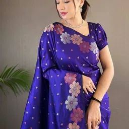 JUICE BEAUTY Floral Zari Silk Blend Saree image 3