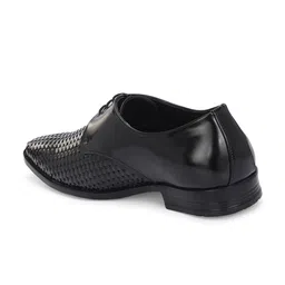 INVICTUS Men Textured Formal Derbys image 3