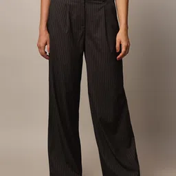 ONLY Women Striped Loose Fit High-Rise Pleated Trousers-image-18