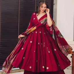 SHREE LAXMINARAYAN EXPORT Floral Embroidered Thread Work Kurta With Palazzos & Dupatta-image-81