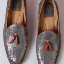 MILLE DOLLARI Men Leather Textured Round Toe Tassel Loafers-image-10
