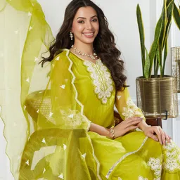 MOKOSH Floral Yoke Design Thread Work Muslin Straight Kurta With Trousers & Dupatta image 4