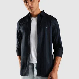 Tommy Hilfiger Men Vertical Striped Spread Collar Cotton Casual Shirt-image-65