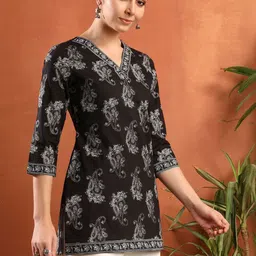 Da Vastraagaar Print Ethnic Cotton Top image 5