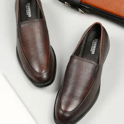 Teakwood Leathers Men Textured Leather Round-Toe Formal Loafers-picture-41