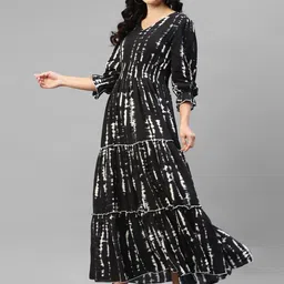 Raiyani Fashion Tie And Dye Dyed Tiered V-Neck Fit & Flare Maxi Dress-image-82