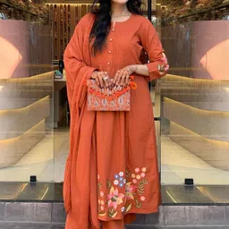 DIVASTRI Plus Size Floral Printed Notch Neck Anarkali Kurta With Palazzos & Dupatta image 3