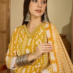 Sangria Women's Yellow & White Geometric Printed Kurta Dupatta Set image 2