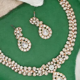 Women Click Stone-Studded Jewellery Set image 3