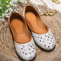SGU Women Embellished Fashion Mojaris Flats-picture-1