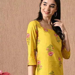 Metronaut Women Floral Printed Top image 4