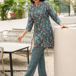 EESHA GUPTA Garden Floral Printed Notch Neck Muslin Tunic With Trousers image 2