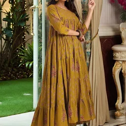 SZN Women Floral Printed Tiered Kurta with Trousers & With Dupatta image 5