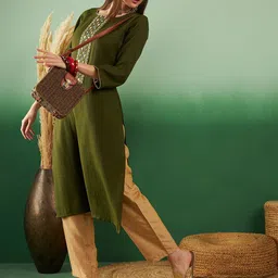 Sangria Embroidered Round Neck Kurta image 2