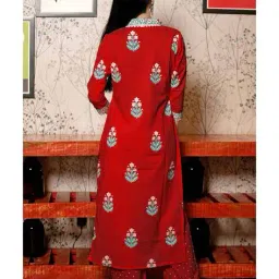 svaraa Women Floral Print Straight Kurta Set image 4