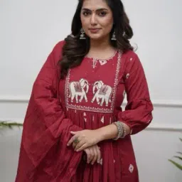 fabnex Women Embroidery Flared Kurta Set image 4