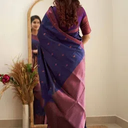 Yanthistore Woven Design Silk Blend Handloom Banarasi Saree image 3