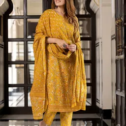 Jaitpuriya Women Floral Printed Cotton Kurta with Trousers & Dupatta image 2