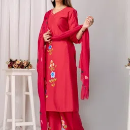 RAISHREE Women Floral Printed Regular Kurta with Trousers & With Dupatta image 4