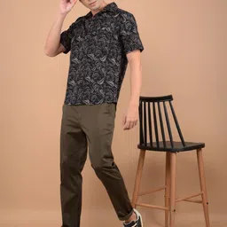 Crimsoune Club Men Spread Collar Abstract Printed Cotton Casual Shirt image 3